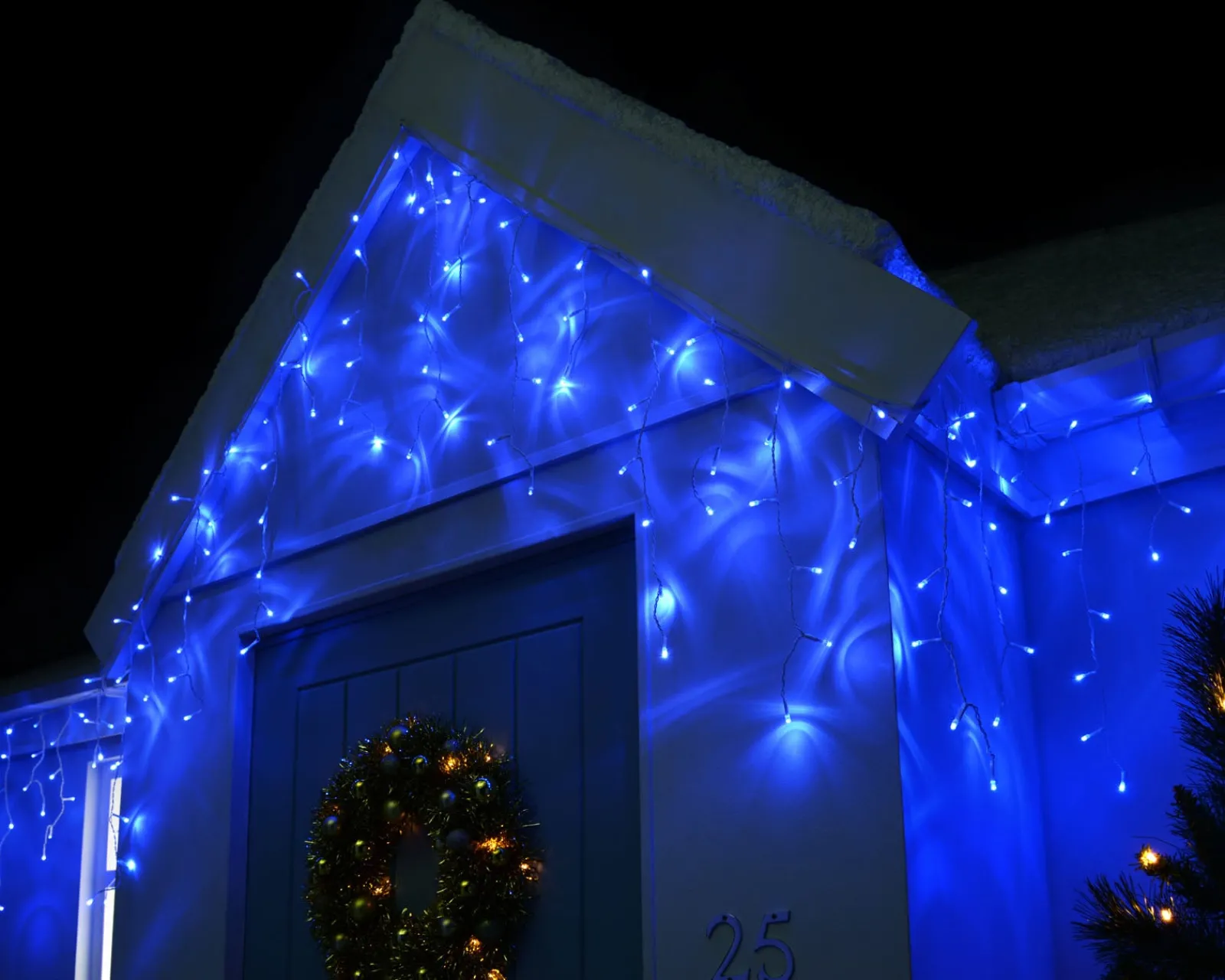 WeRChristmas Icicle Lights^360 Icicle LED Light String, Blue, 8.8 M