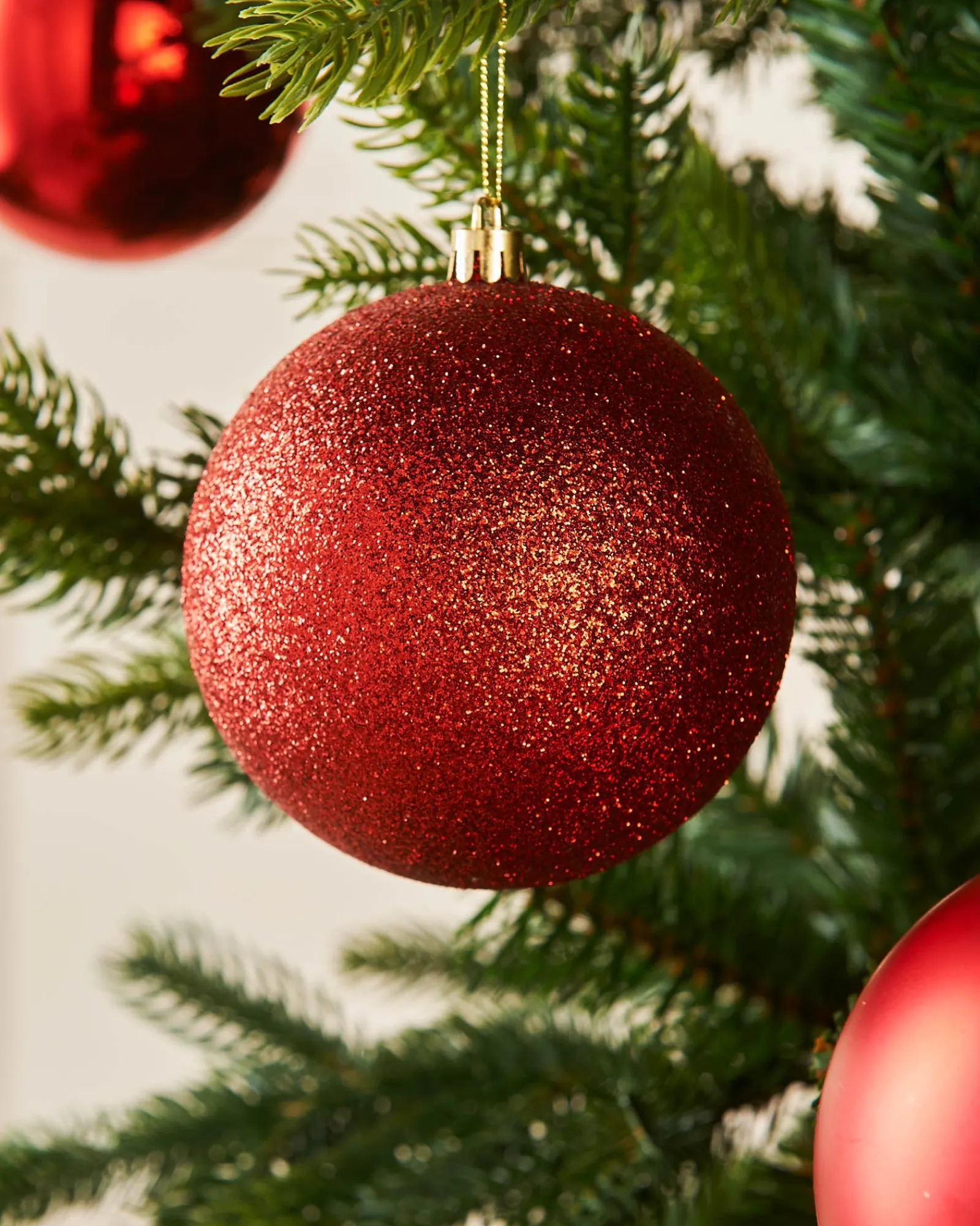 WeRChristmas Shatterproof Baubles^Christmas Red Shatterproof Baubles, 16 Pack, 8 Cm