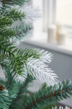 WeRChristmas Premium Christmas Trees|Snow Flocked Christmas Trees^Evergreen Snow Flocked Tip Christmas Tree, 7 Ft