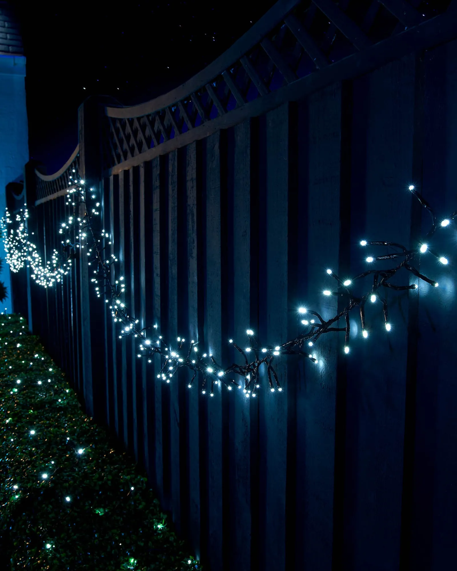 WeRChristmas Link Up|Connectable Lights^LINK UP LED Cluster Lights, Black Cable, White