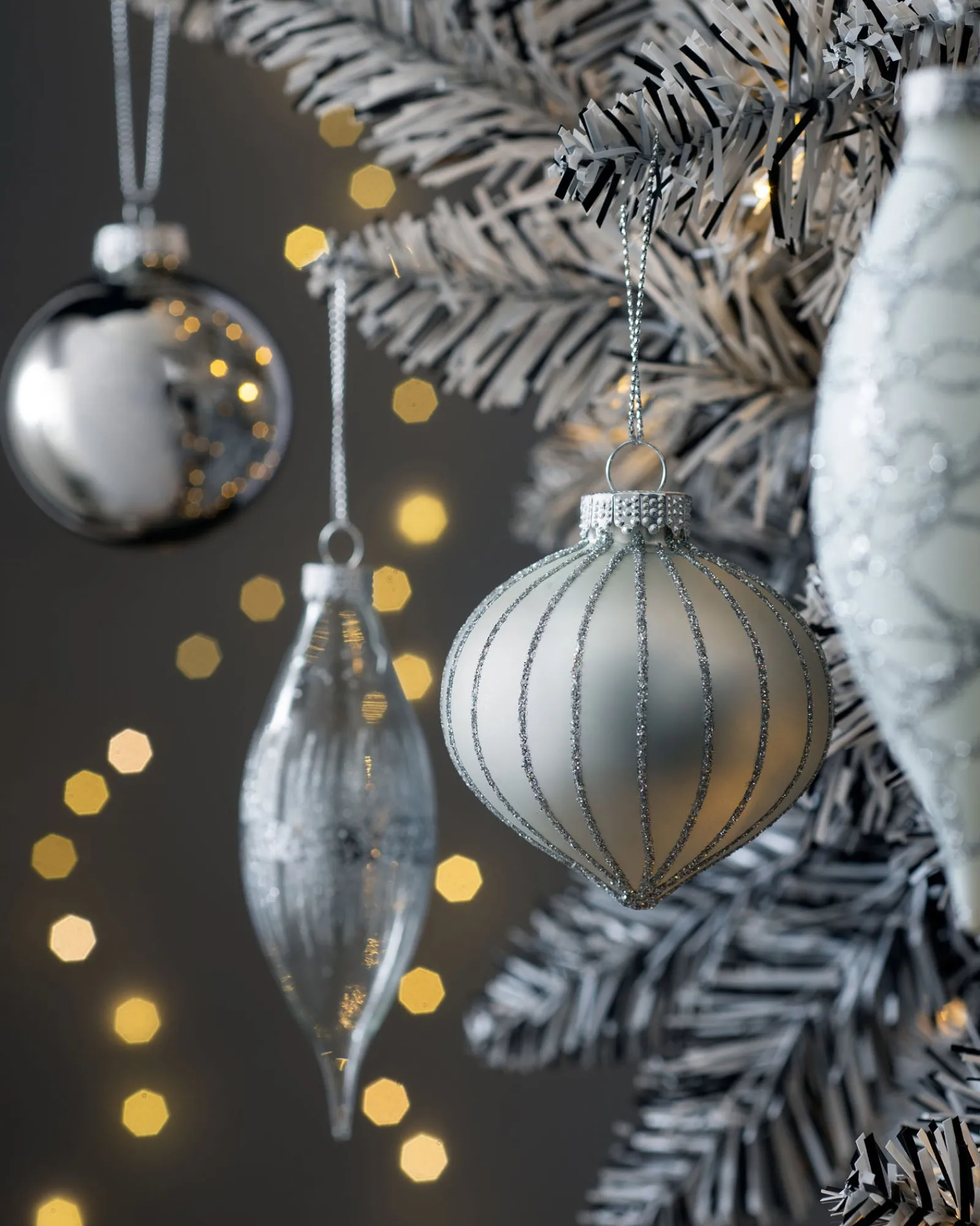 WeRChristmas Glass Baubles^Moonbeam Glass Baubles, 20 Pack