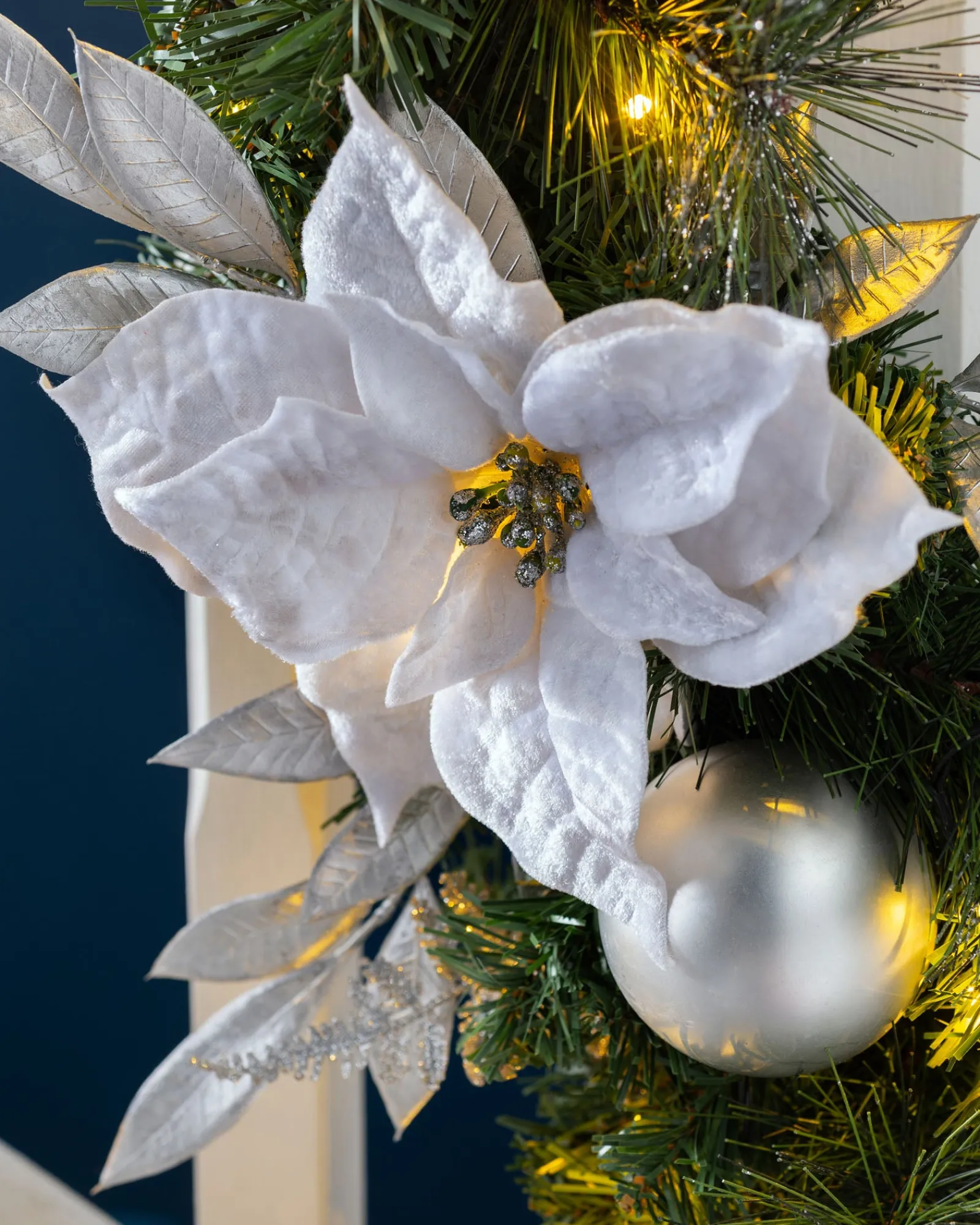 WeRChristmas Decorated Garlands|Pre Lit Garlands^Pre-Lit Decorated Garland, Silver/White, 9 Ft