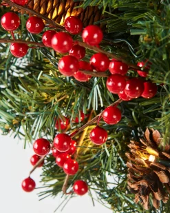 WeRChristmas Decorated Wreaths|Pre Lit Wreaths^Pre-Lit Extra Thick Wreath, Pinecones & Berries, 76 Cm