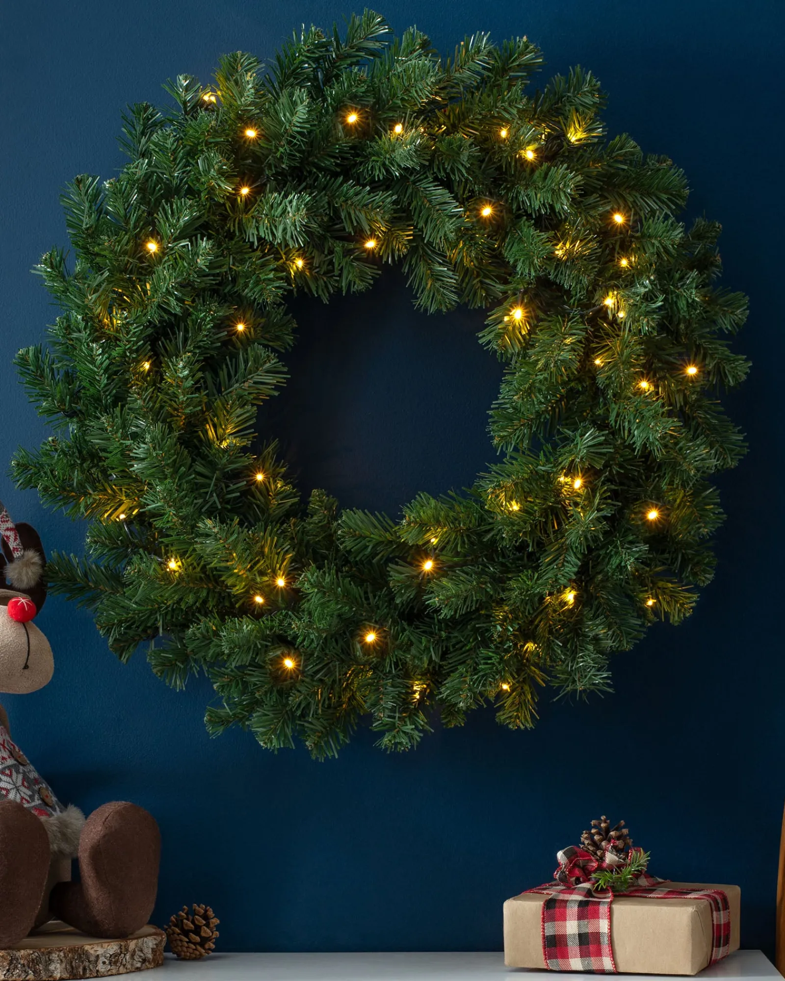 WeRChristmas Plain Wreaths|Pre Lit Wreaths^Pre-Lit Extra Thick Wreath, 76 Cm