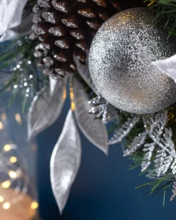 WeRChristmas Decorated Wreaths|Pre Lit Wreaths^Pre-Lit Extra Thick Wreath, Silver/White, 76 Cm