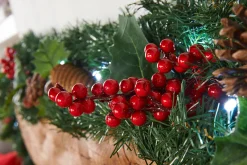WeRChristmas Decorated Garlands|Pre Lit Garlands^Pre-Lit Natural Decorated Garland, Pinecones & Berries, 9 Ft