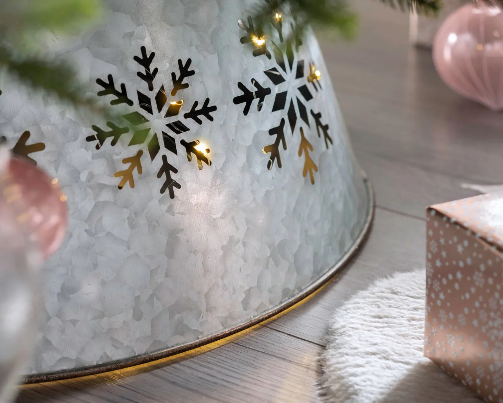 WeRChristmas Skirts & Collars^Pre-Lit Snowflake Tree Collar, 55 Cm