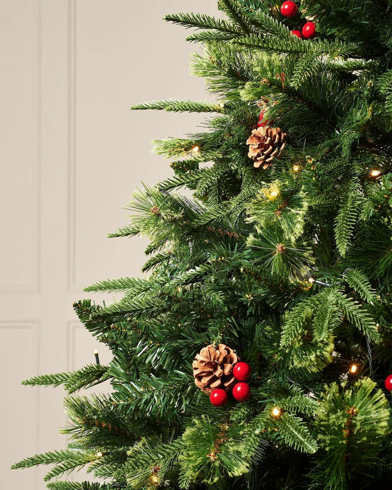 WeRChristmas Budget Christmas Trees|Pre Lit Christmas Trees^Pre-Lit Victorian Mixed Tip Berries & Pinecones Christmas Tree, 5 Ft