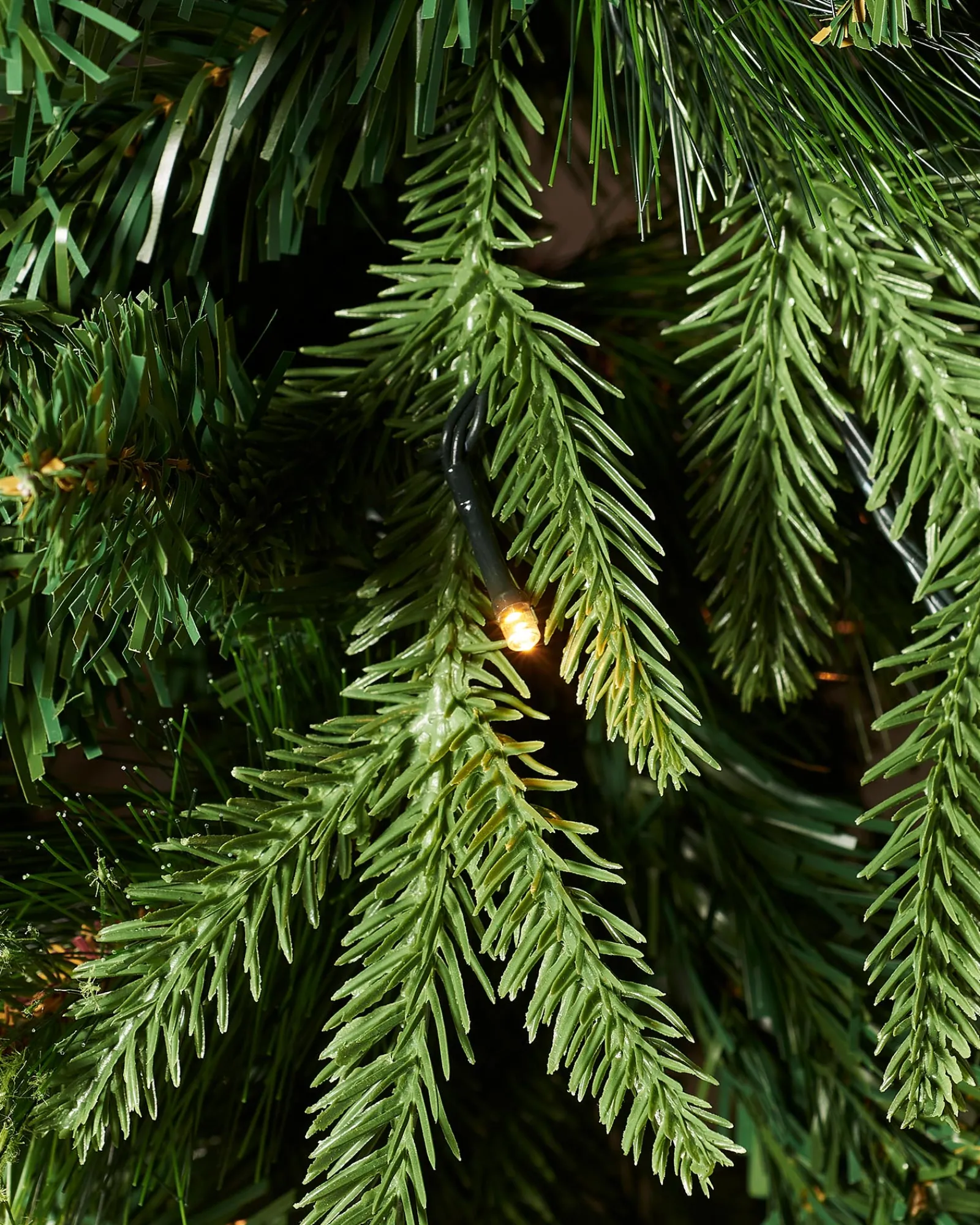 WeRChristmas Budget Christmas Trees|Pre Lit Christmas Trees^Pre-Lit Victorian Mixed Tip Berries & Pinecones Christmas Tree, 5 Ft