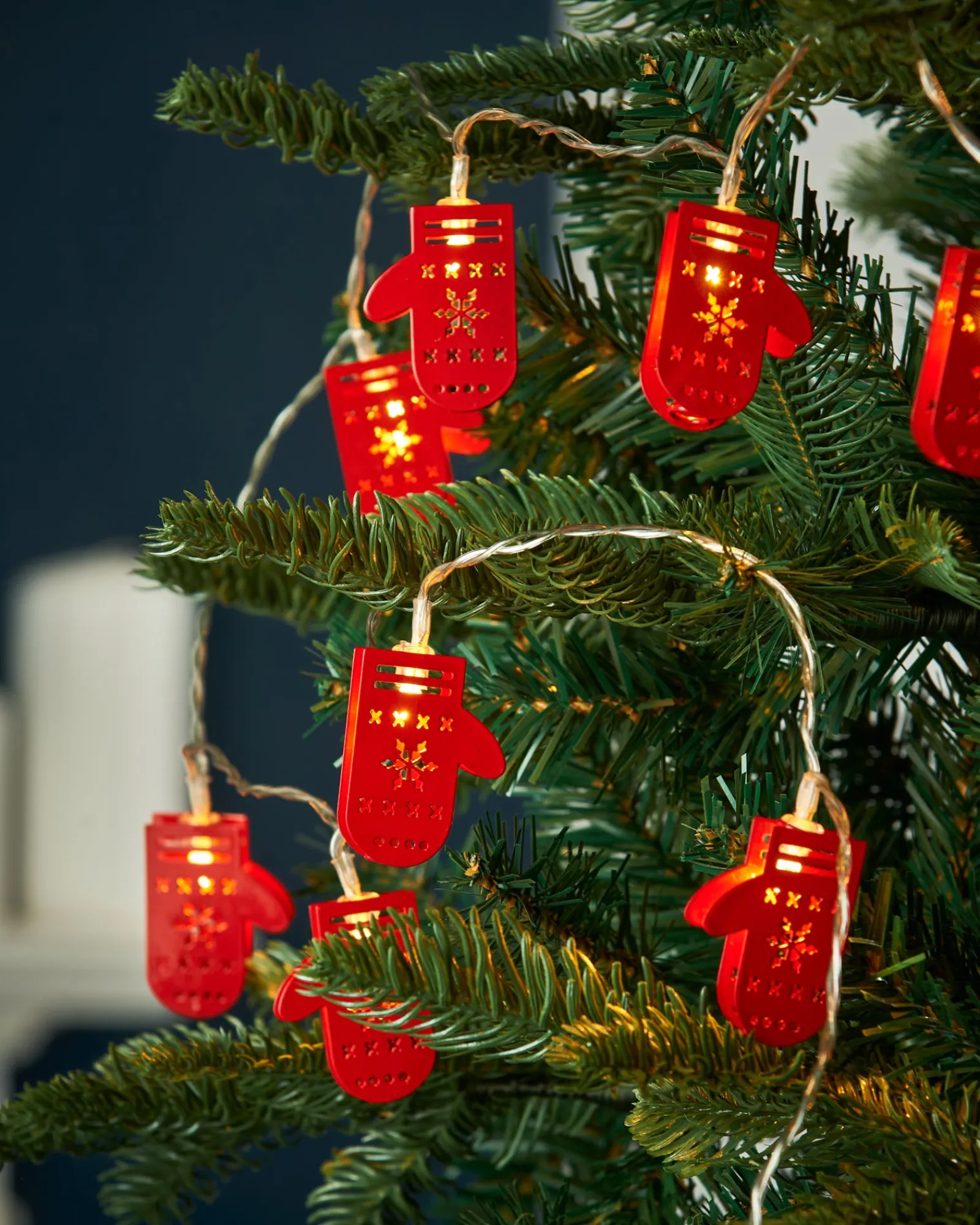 WeRChristmas Fairy Lights^Santa Gloves LED Light String, 1.8 M