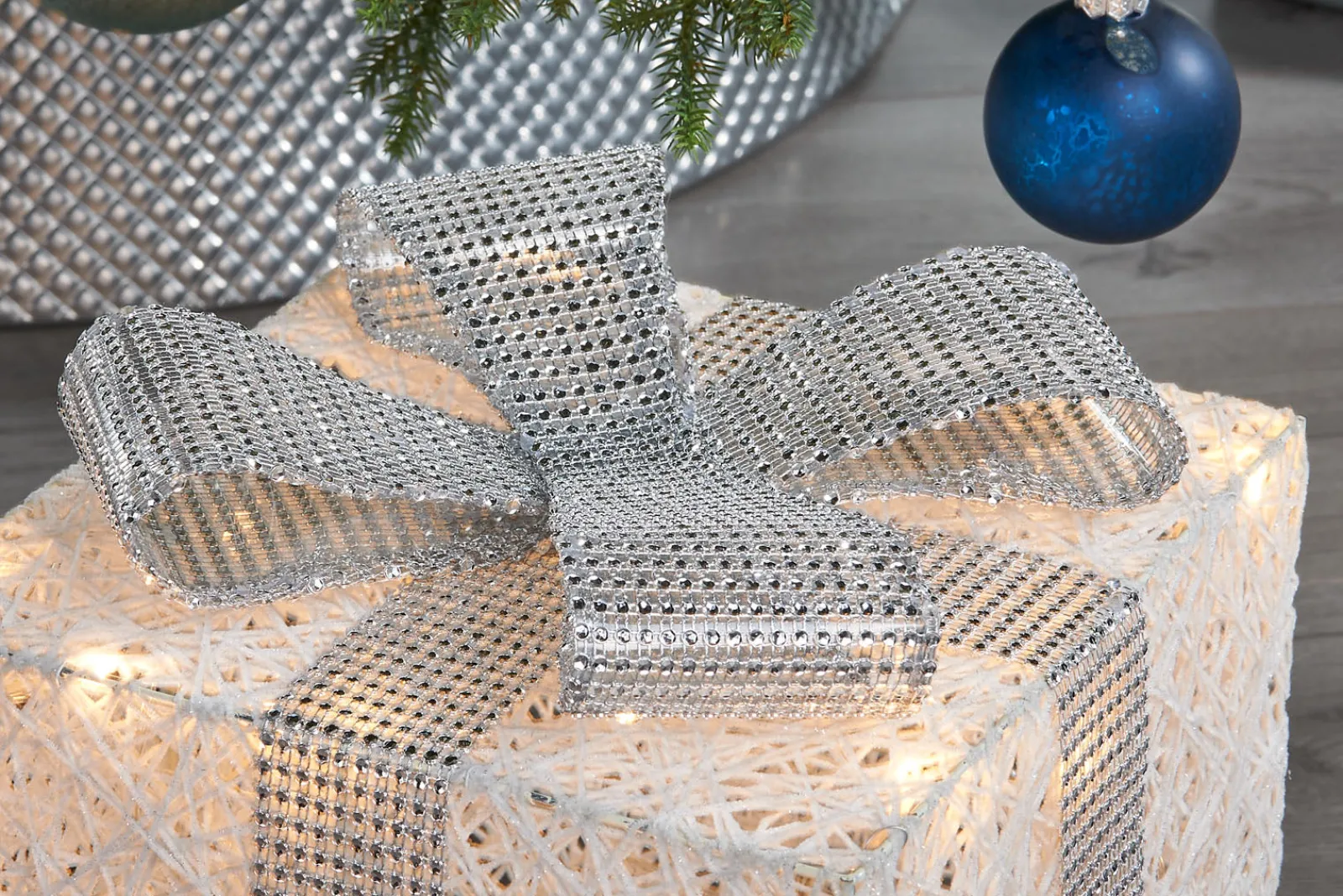 WeRChristmas Table Decorations^Set Of 3 Pre-Lit Gift Boxes, White, 25 Cm