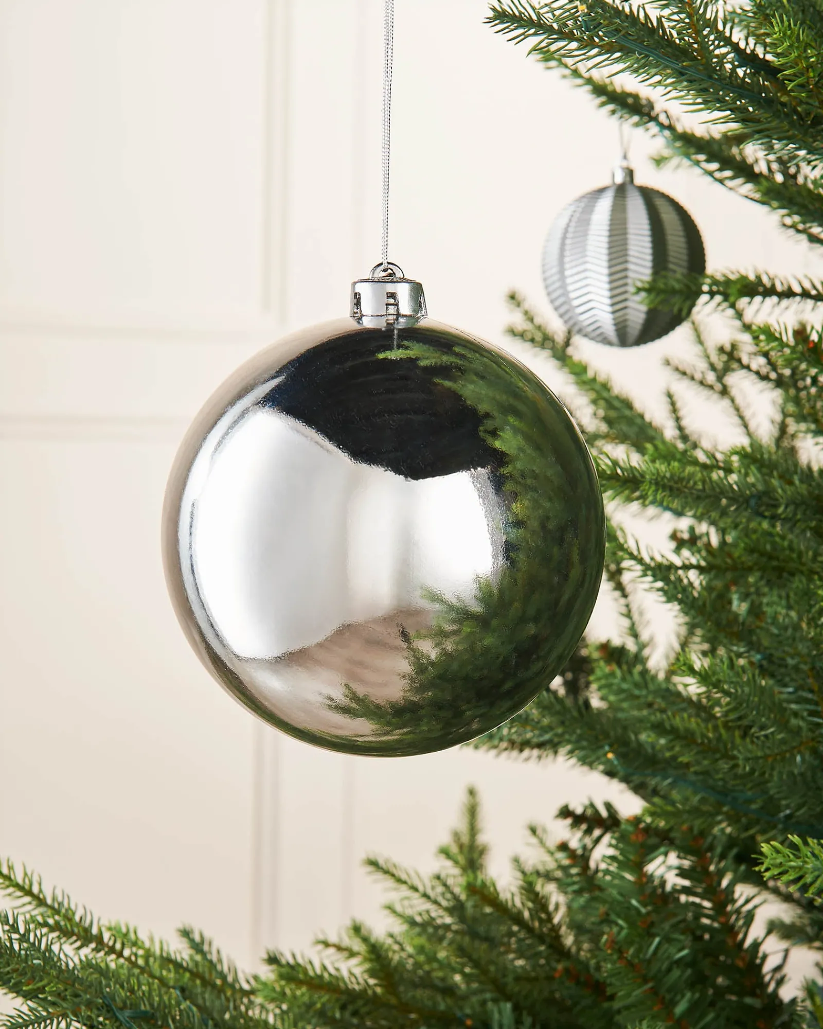 WeRChristmas Oversized Baubles|Shatterproof Baubles^Silver Large Gloss Shatterproof Bauble, 15 Cm