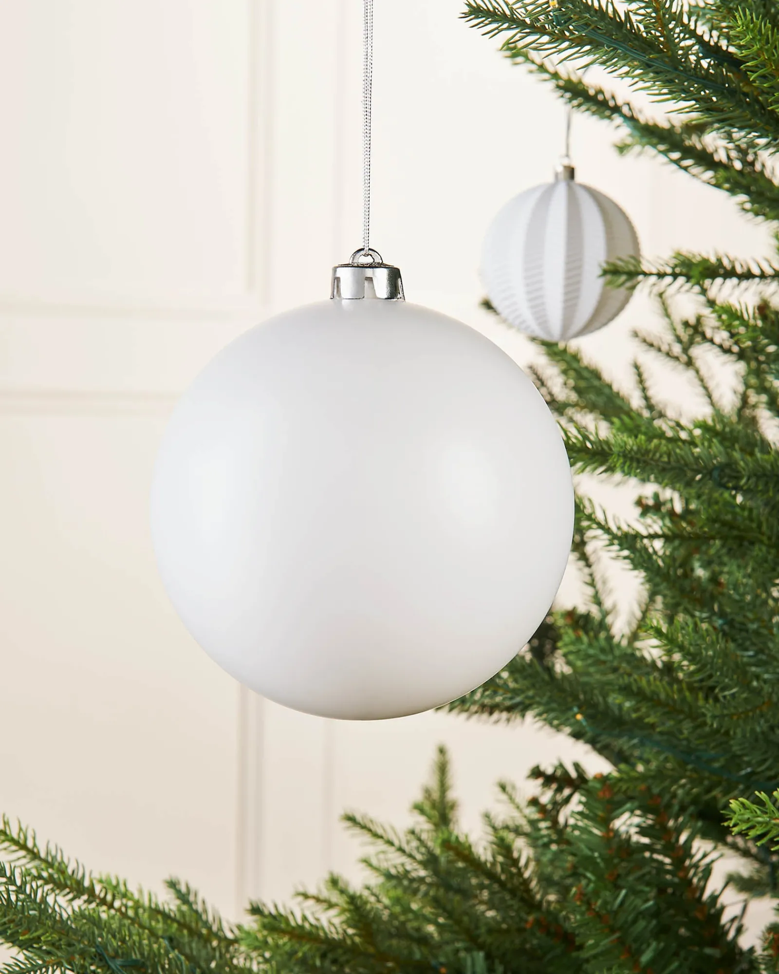 WeRChristmas Oversized Baubles|Shatterproof Baubles^White Large Matt Shatterproof Bauble, 15 Cm
